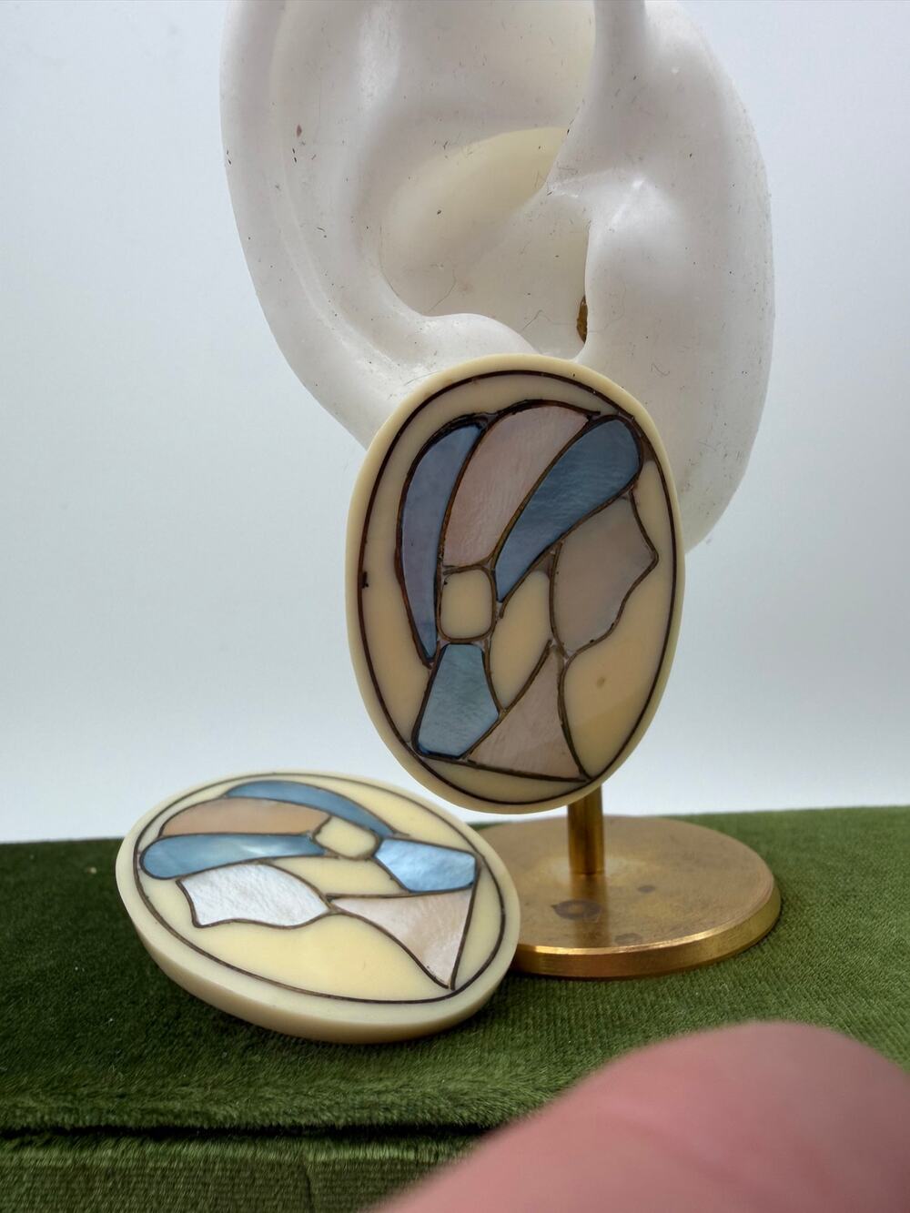 vintage Lee Sands mosaic inlay mother-of-pearl Lady in a Hat style oval earring